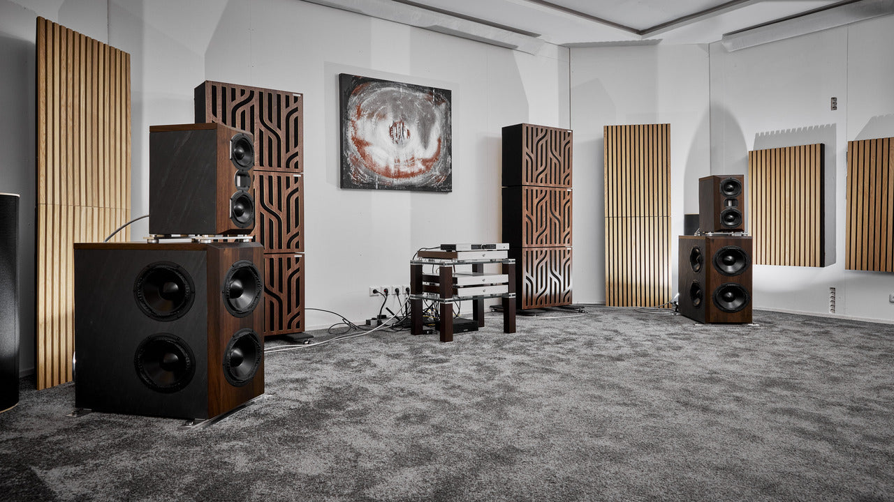 High end listening room with Amplitude and slatfusor panels