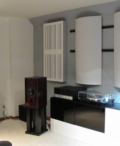 Absorber diffusors alpha series in 2 channel listening room