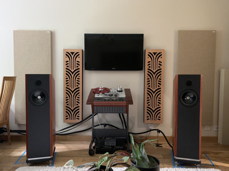 Straight on shot of Acoustic Panels in hifi room dave denyer